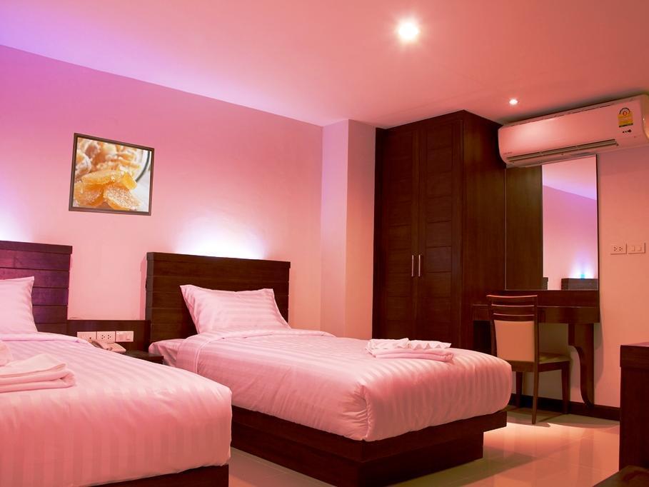 Oyo 373 Mc Ginger House Hotell Patong Eksteriør bilde