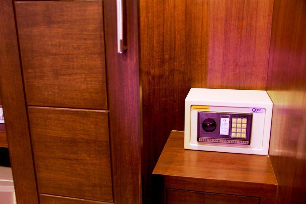 Oyo 373 Mc Ginger House Hotell Patong Eksteriør bilde