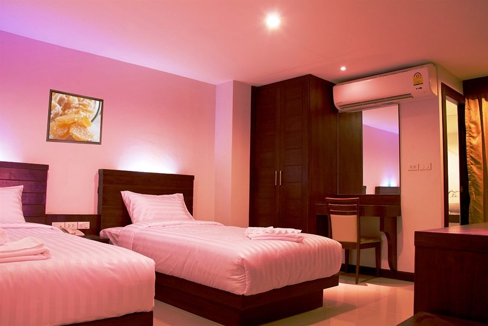 Oyo 373 Mc Ginger House Hotell Patong Eksteriør bilde