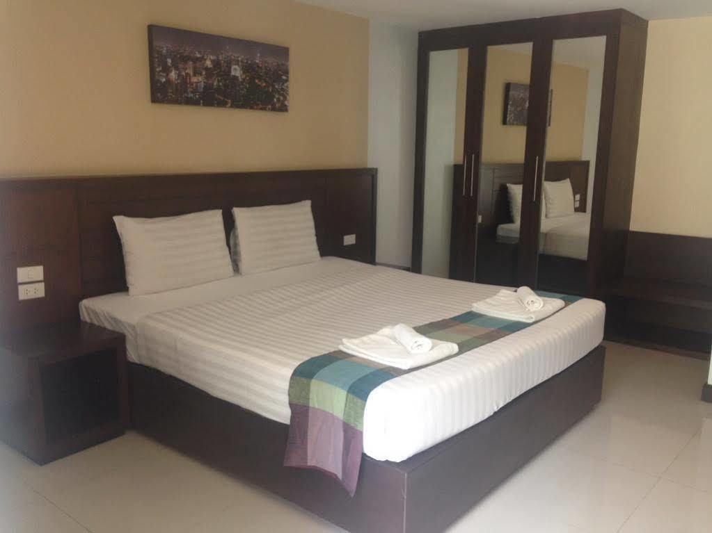 Oyo 373 Mc Ginger House Hotell Patong Eksteriør bilde